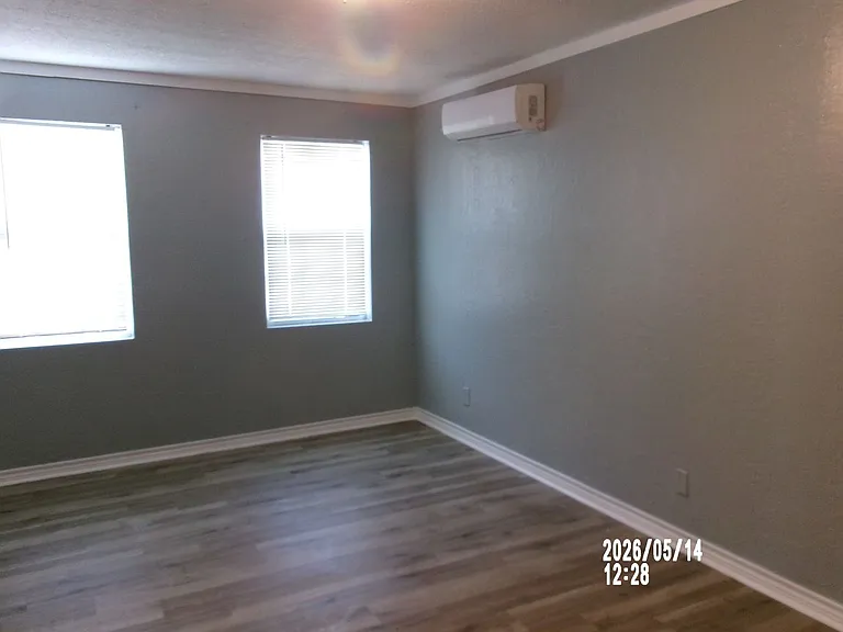 220 SW 24th St — Photo 9