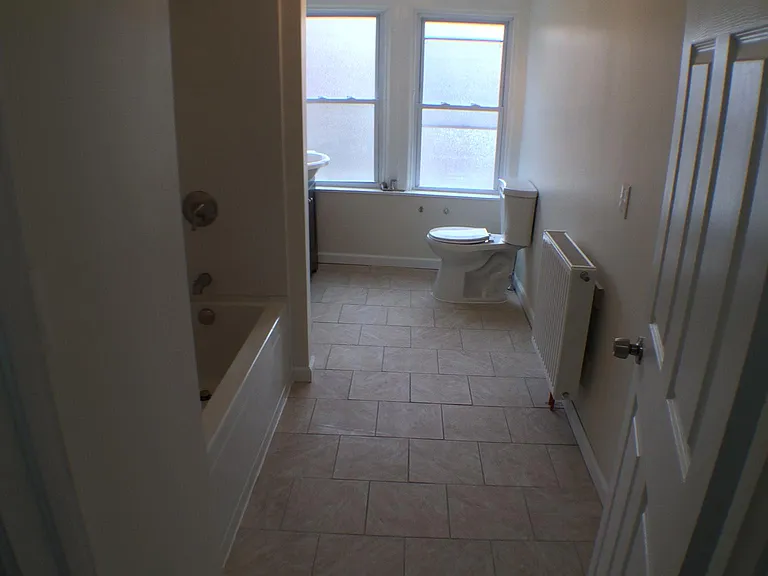 5647 Hampton St #3 — Photo 4