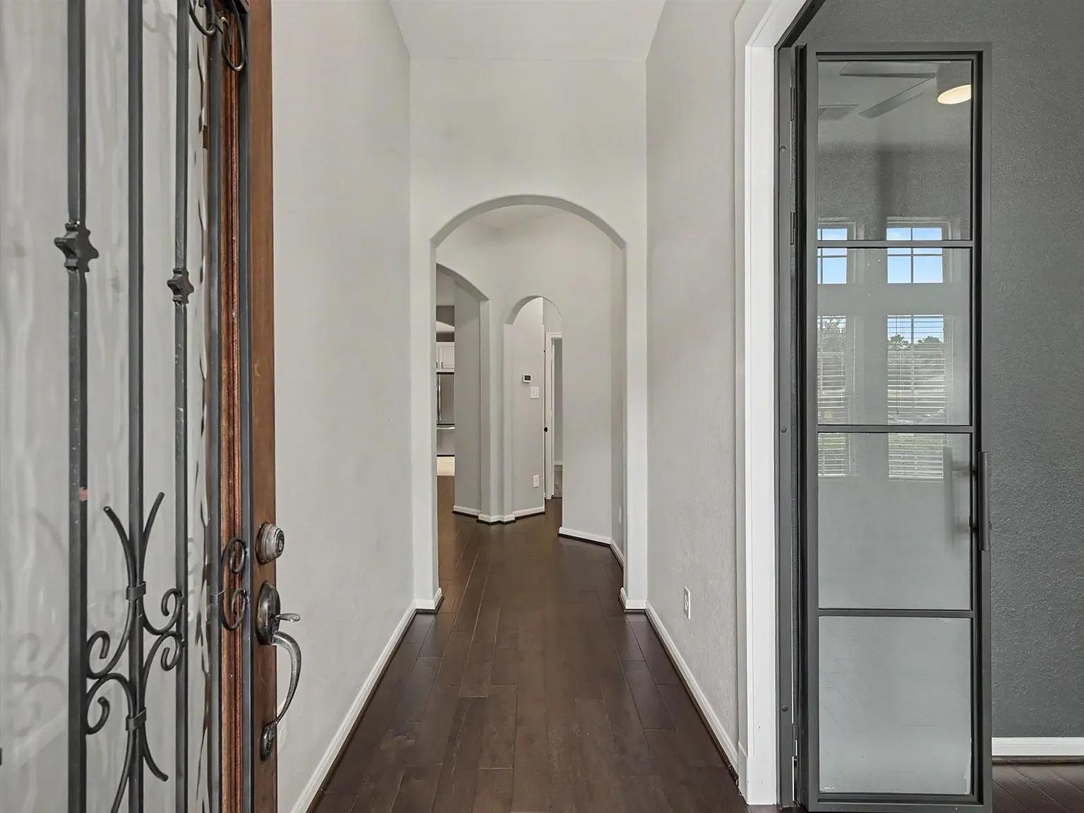 3 bed, 2.0 bath, 1745 sqft, $2,600 — Photo 4