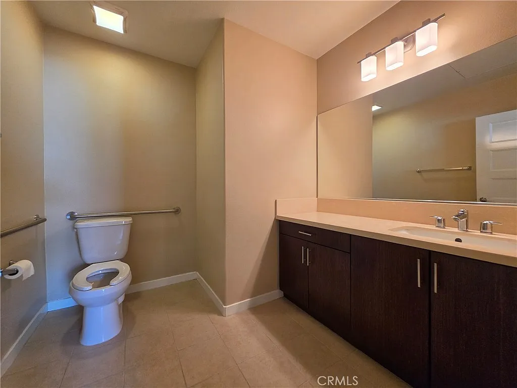 3 bed, 2.5 bath, 2300 sqft, $3,850 — Photo 4