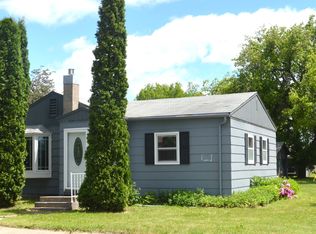 1042 Lavergne Ave, Grafton, ND 58237