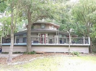 206 Gen Pershing Ave, Ocean Springs, MS 39564