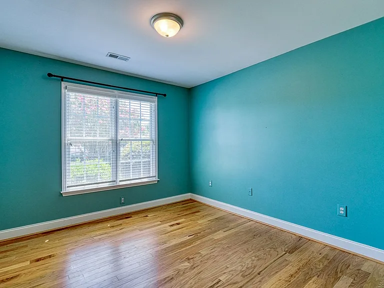 210 Rivermill Ct — Photo 26
