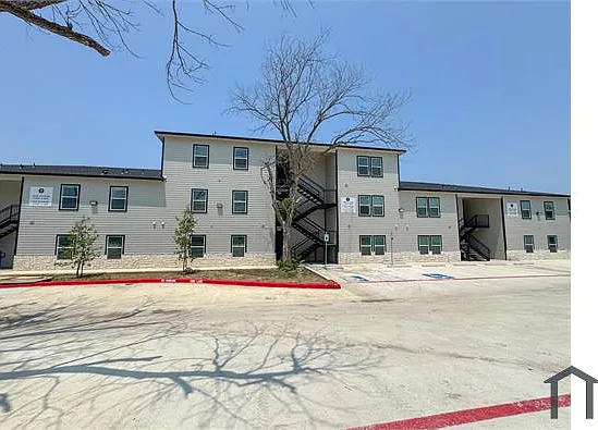 2 bed, 713 sqft, $1,160 — Photo 2