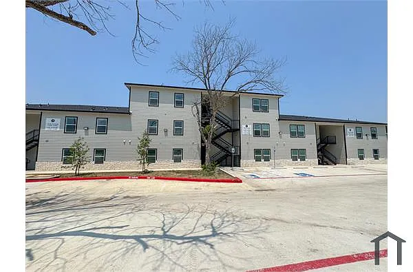 Building Photo - 1503 E Southcross Blvd