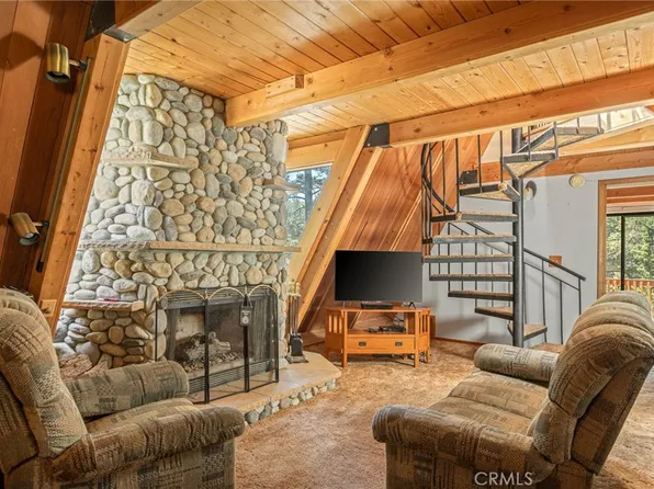 2396 Ridge Rd, Arrowbear Lake, CA 92382