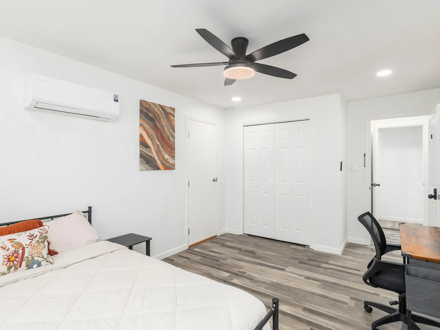 4 bed, 2.0 bath, 1600 sqft, $1,092 — Photo 1