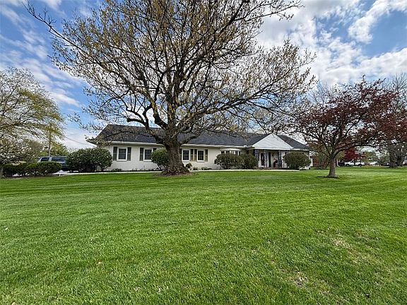 3rd image of 379 Virginia Cir