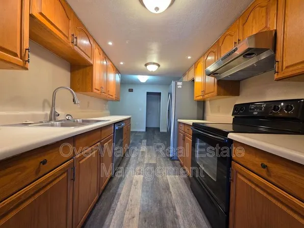 4925 Rollins Dr, Anchorage, AK 99508