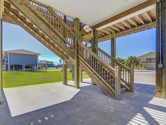5th image of 978 Surfview