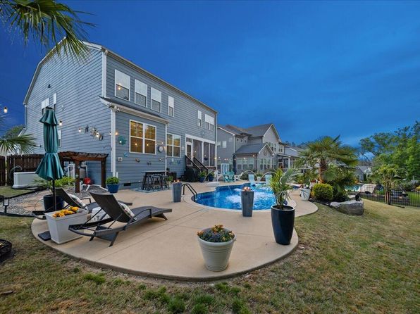 221 Obsidian Dr, Holly Springs, NC 27540