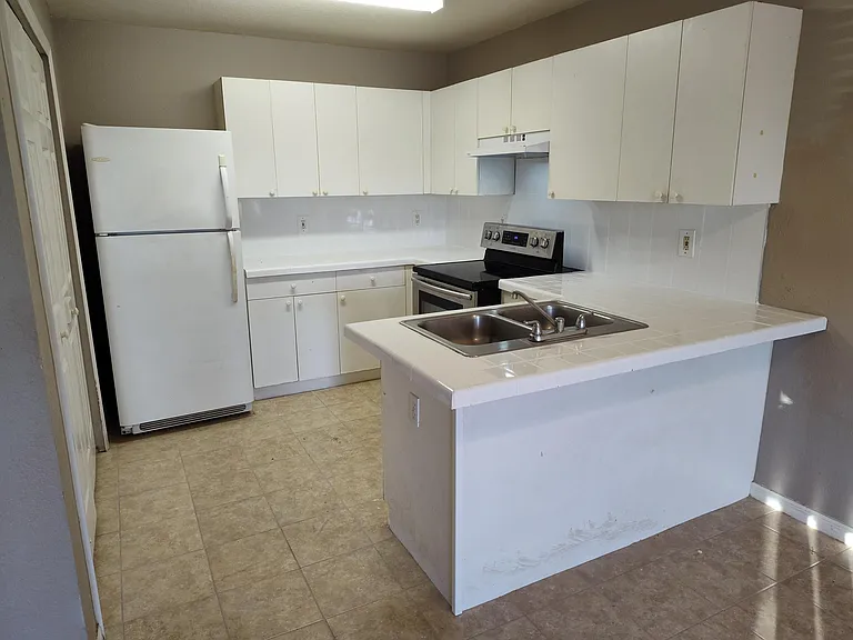 3753 SW Santa Barbara Pl #C — Photo 8