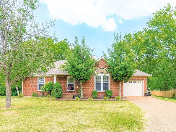 107 Twin Oaks Ct, Hendersonville, TN 37075