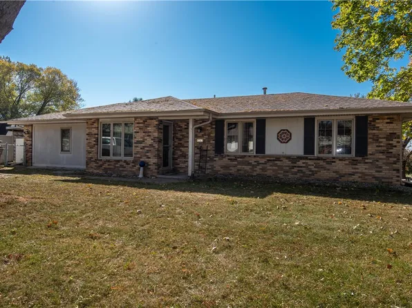 4565 Parkview Dr, Pleasant Hill, IA 50327