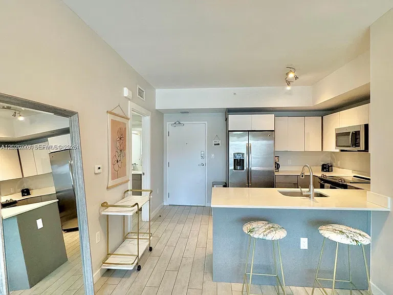 321 NE 26th St #706 — Photo 14