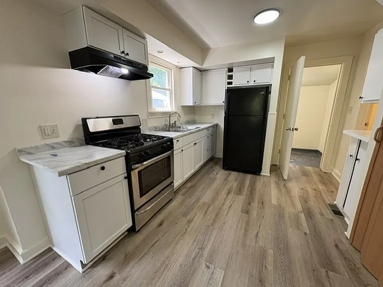 1282 Sawyer Ave — Photo 4