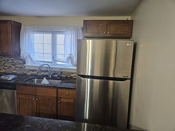5th image of 2711 Sheridan Dr #1