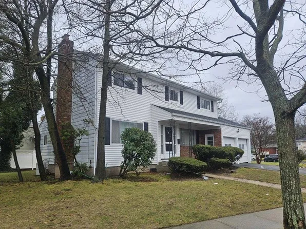 25 Willowbrook Lane, Freeport, NY 11520