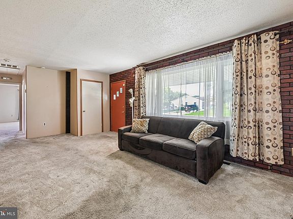 2nd image of 1027 Hilary Ave