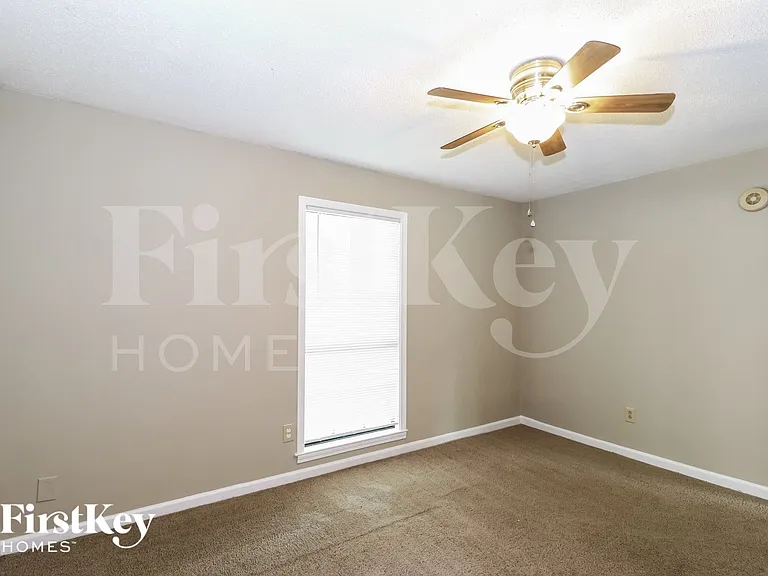 6684 Elmore Rd — Photo 9