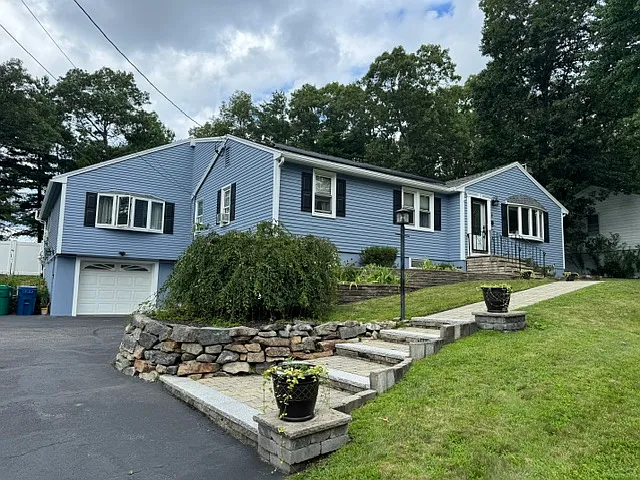 3 bed, 9999 sqft, $4,700 — Photo 1