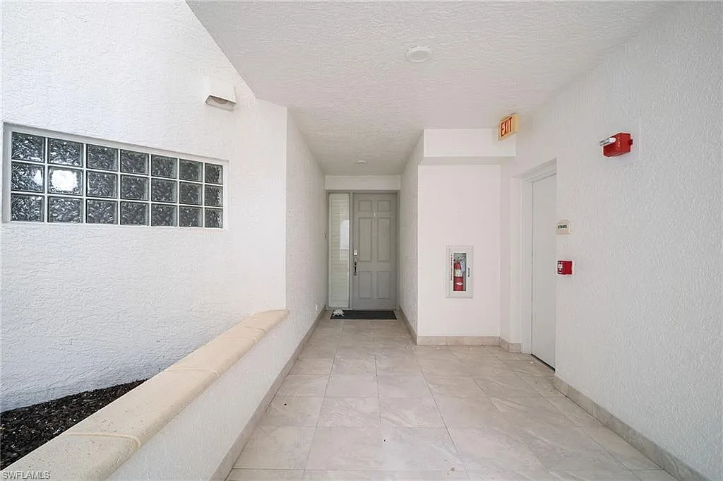 3 bed, 3.0 bath, 2200 sqft, $11,500 — Photo 2