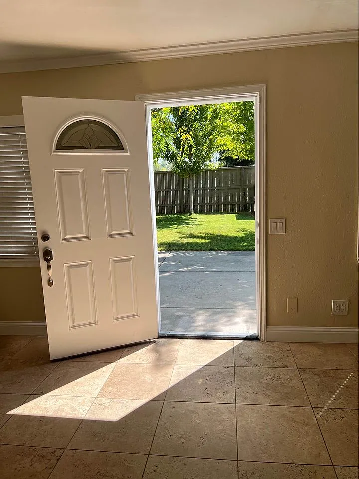 1 bed, 600 sqft, $1,600 — Photo 3