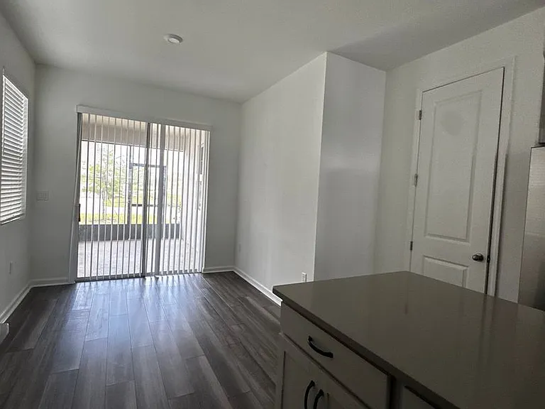 11777 Globe St — Photo 9