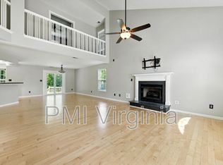 6811 Dickens Ct E, Suffolk, VA 23435