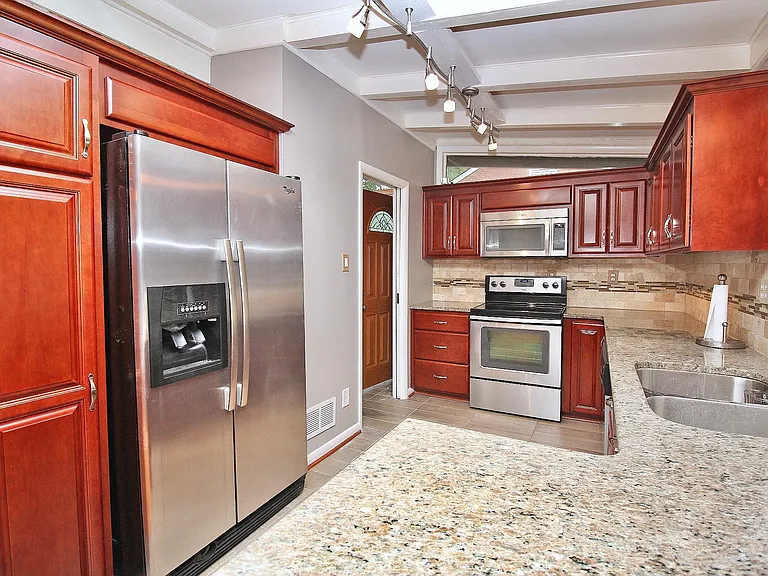 401 Scaleybark Rd — Photo 12
