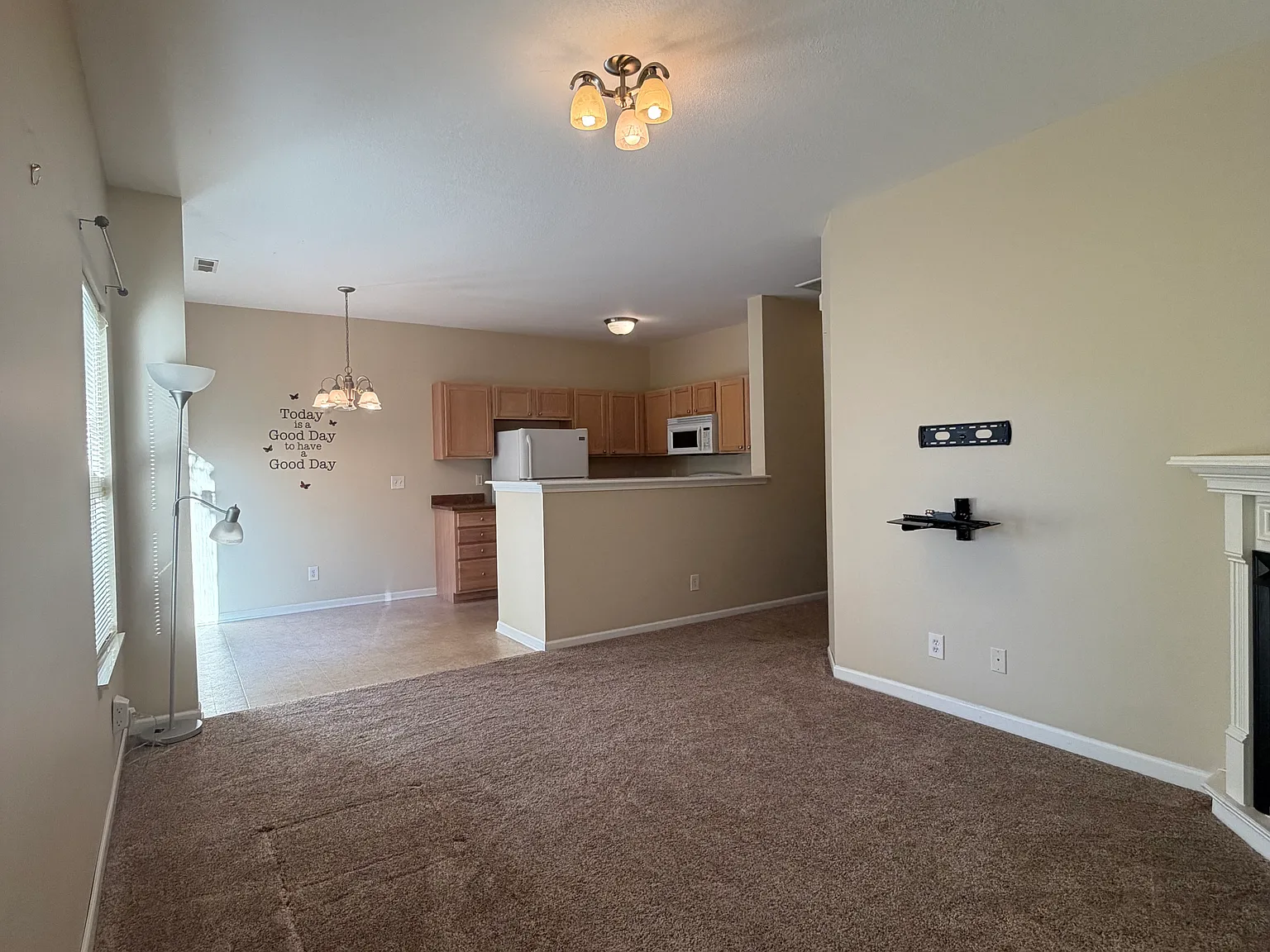 2 bed, 2.5 bath, 1586 sqft, $1,950 — Photo 4