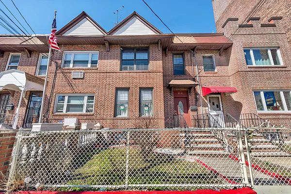 1st image of 27-10 Crescent St