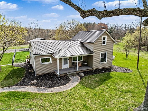 2nd image of 3733 Davenport Rd