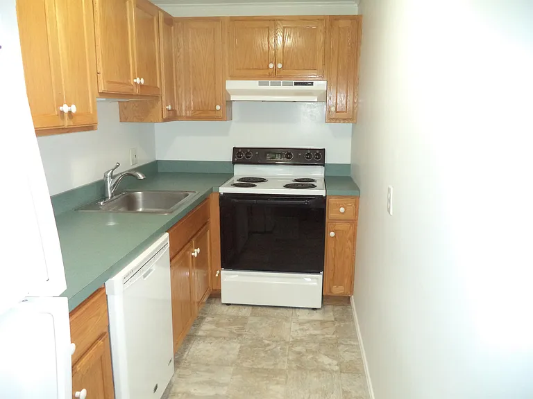 3 Pembroke Dr #5 — Photo 2