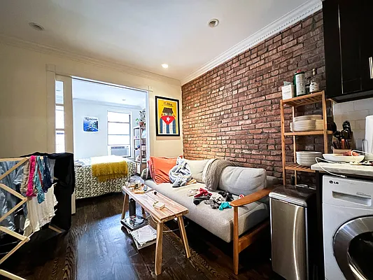 Rented by MAPT Residential LLC | media 8