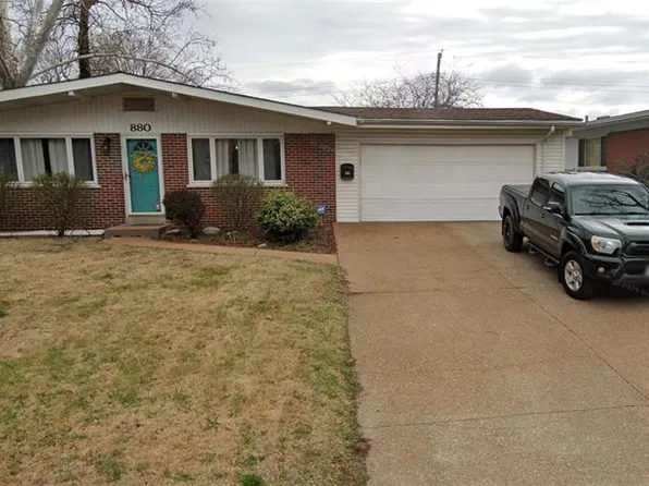 880 Preakness Ln, Florissant, MO 63033
