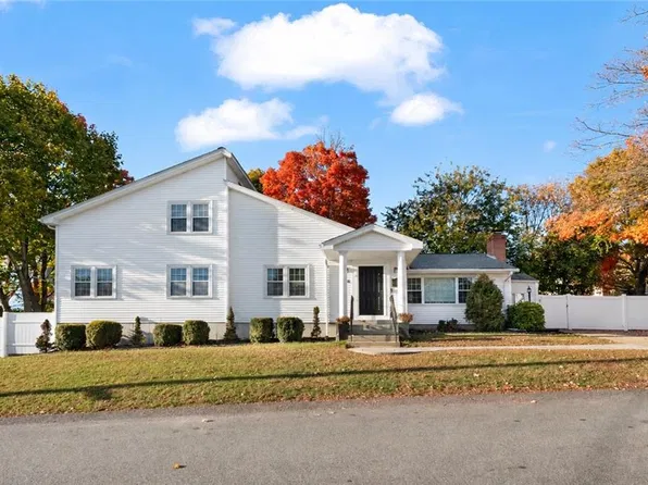 14 Cumberland St, Cumberland, RI 02864