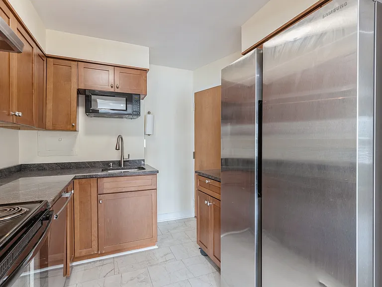 1101 Grove St #6B — Photo 5