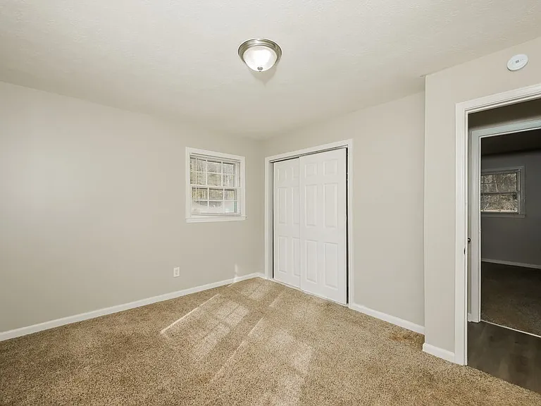 6490 Executive Dr — Photo 12