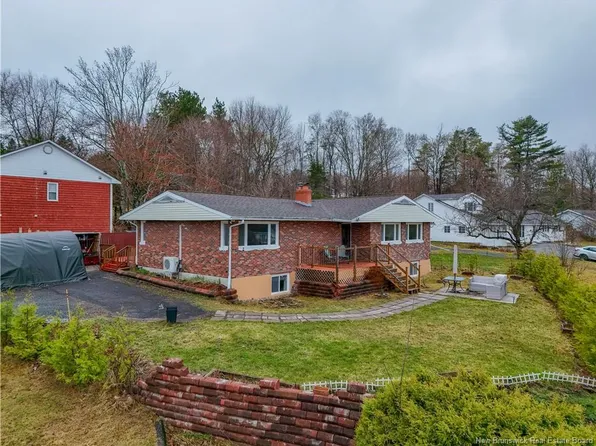 2 Robin Dr, Fredericton, NB E3C 1K6