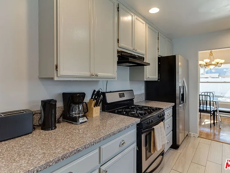 7858 Jamieson Ave — Photo 12