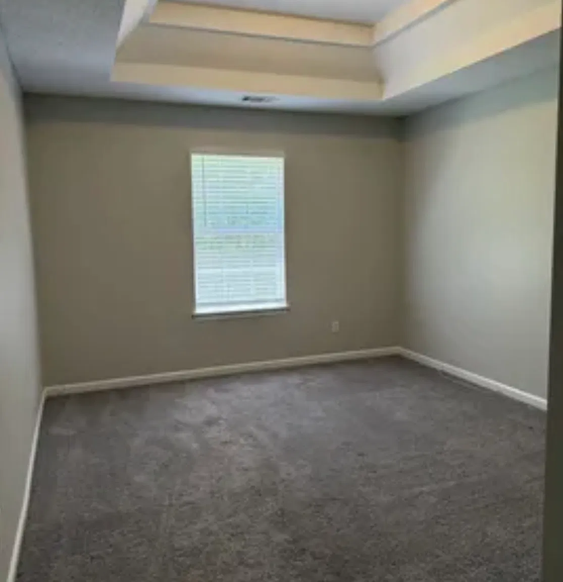 4 bed, 3166 sqft, $1,000 — Photo 3