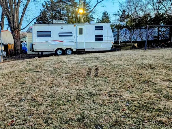 3 Pikers Peak Dr, Falling Waters, WV 25419