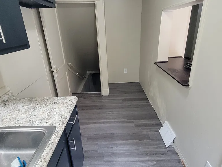 1005 Woods Run Ave — Photo 7
