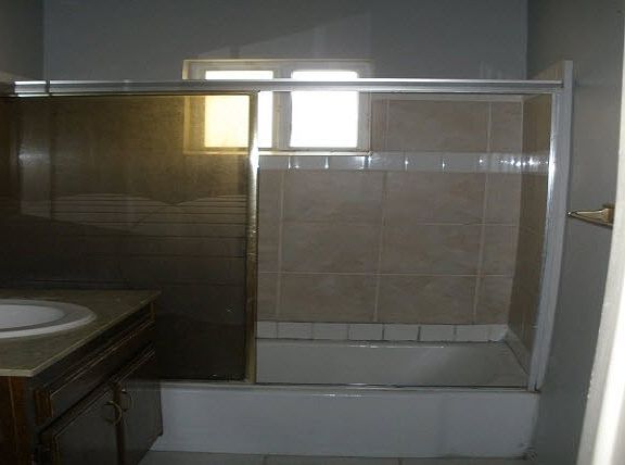4th image of 555 E Washington Ave