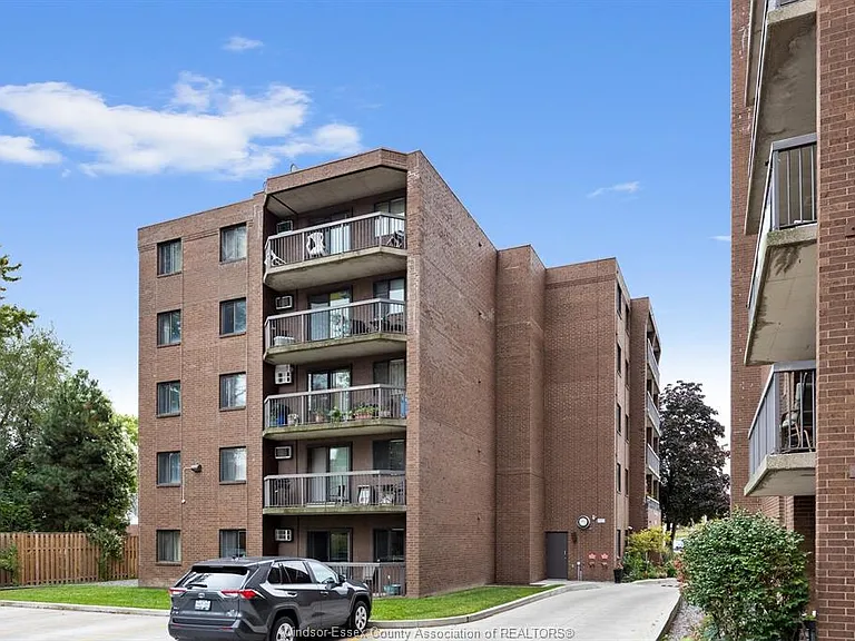 3950 Wyandotte St E #306 — Photo 20