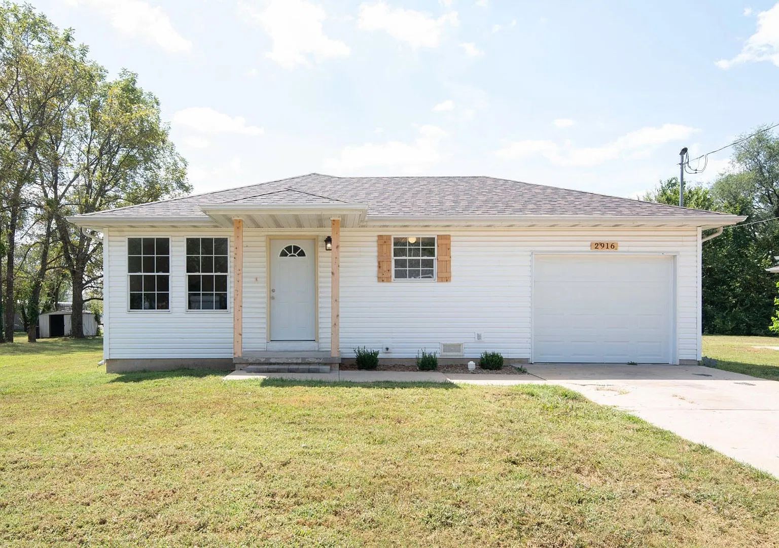 3 Bed | 1 Bath | 1 Car Garage Home! 1100 sqft located in Springfield! — Photo 1