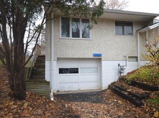 6565 4th St N, Oakdale, MN 55128