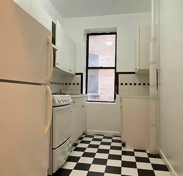714 Amsterdam Ave #11 — Photo 8