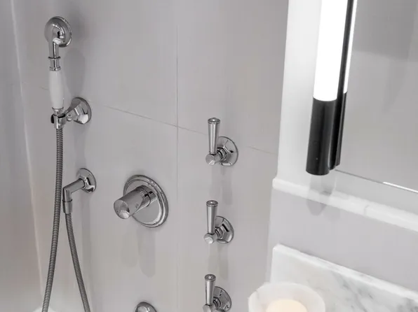 55 East 65th Street image 9 of 16